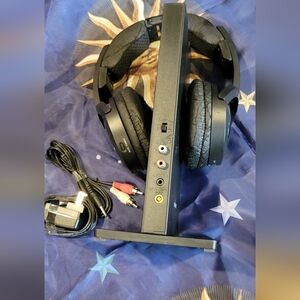 Sony TMR-RF985R Wireless Headphone Transmitter & Charger